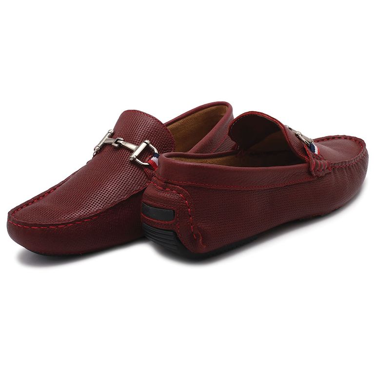 mocassim vermelho couro